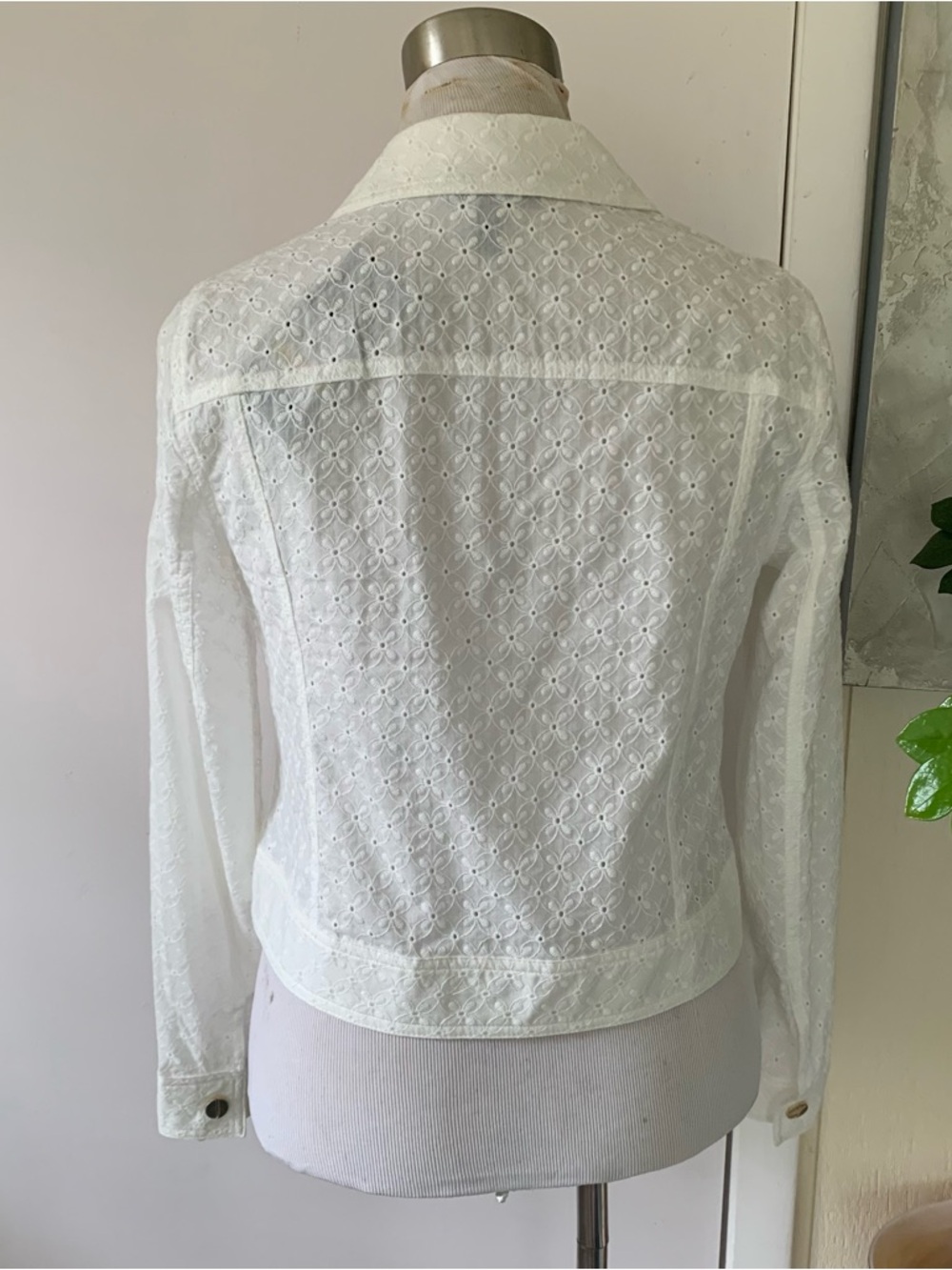 NWT $99 Jones New York White Eyelet Button-Front Top size M - Picture 4 of 12